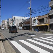 地元の商店街です