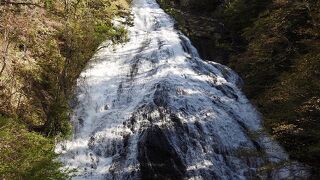 奥日光三名瀑の一つです。