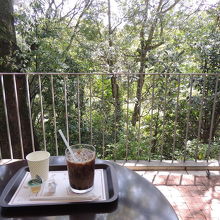 カフェ、現金先払い