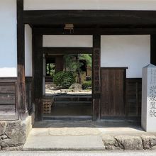 門構えも立派です