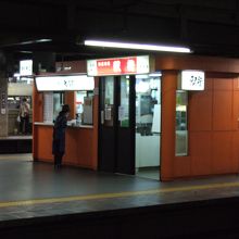 ホームで食べられる正統派立ち食い蕎麦です