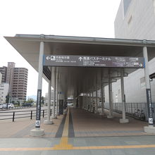 この先に待合室が