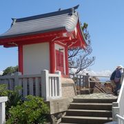 龍王岬の上で、目立ってます。