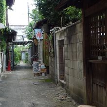 路地の風景もまだります