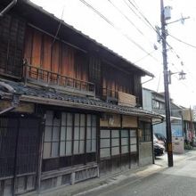 旧木辻遊郭跡と思われる元妓楼