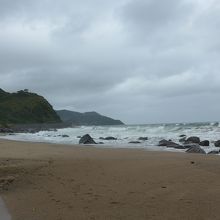 夫婦岩左手西方面の海岸線風景