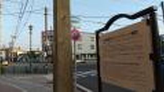 今も現役、四角いコンクリートの電柱