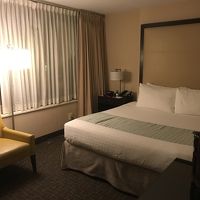 大きなベッドと広い部屋で旅の疲れが癒せます