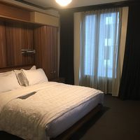 照明はオレンジ系で落ち着いた雰囲気