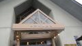 市街から少し離れています