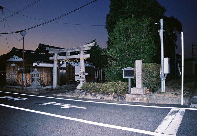 御祭神の勾当内侍は新田義貞の妻だった。