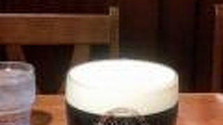 ドイツの民族衣装で出迎えてくれるビアホール