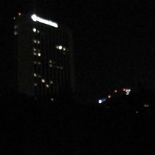 中島公園から見た高層ホテル