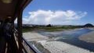 海沿いを貫く高架線