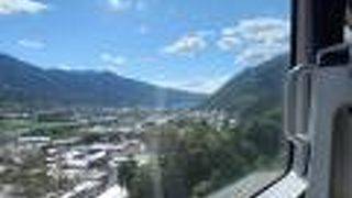 山間のジェットコースター