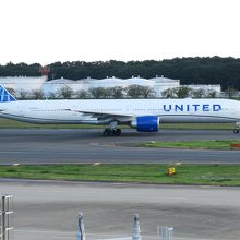 外航では最も発着が多いユナイテッド航空のB777-300ER