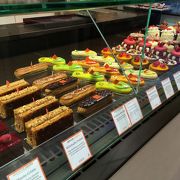 ケーキは早めの入店がお勧め