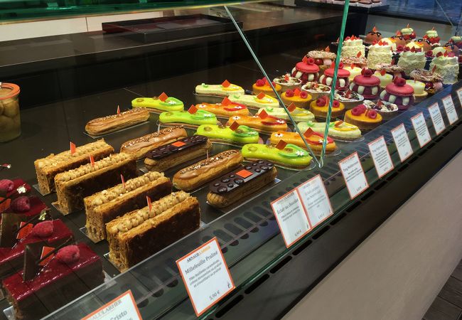 ケーキは早めの入店がお勧め