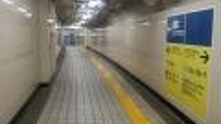 東西線　竹橋駅は濠の下