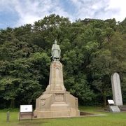 照国神社すぐお隣にあります。