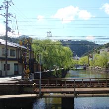 山陰本線の踏切も絵に成ります