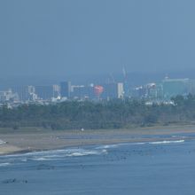 サーファーで埋め尽くされた海