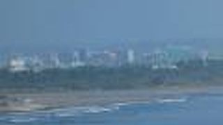 宮崎のサーファーのメッカ。アカウミガメの産卵でも有名。