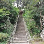 長い階段の神社