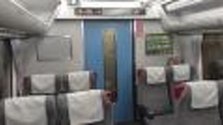 2020年９月現在、車内販売はありませんが、列車によっては移動中、お弁当を入手できる手段があります