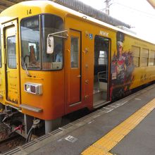 始発駅／恵那駅に停車中の「麒麟がくる」列車