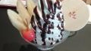 パフェで有名なお店、和風のおしゃれな空間でした