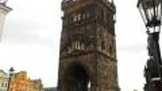カレル橋の旧市街側の橋塔