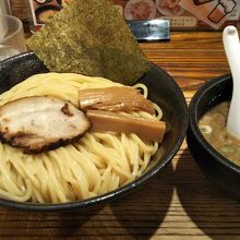 バランスがとれた、美味しいつけ麺です。