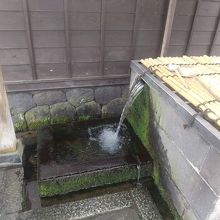 冷たい湧き水