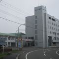 利尻山や日本海が望める利尻温泉を併設した利尻島の西海岸・沓形にある利尻町営のホテルです。