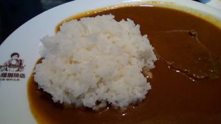 昼食にカレーを