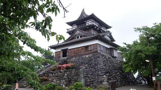 丸岡城は現存１２天守の１つです。