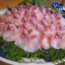 名物のコイのあらい