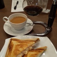 海老と卵のホットサンド