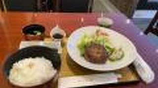 おろしハンバーグ御膳ミニクリームあんみつ付！