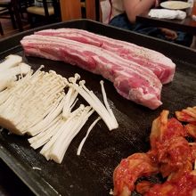 サムギョプサルセット2人前（約3,000円）