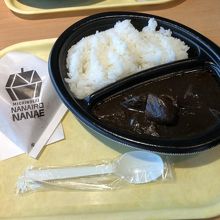 黒いカレーと王様椎茸コロッケ
