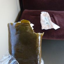 吾左衛門鮓の棒状タイプ。切らないで、かぶりつきました（笑）