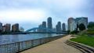 隅田川の両岸に整備されています