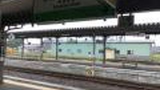 駅舎は綺麗です。