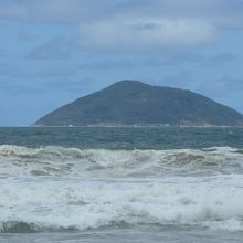 海に浮かぶ姫島をズームで撮影