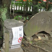 ほかにも塚が神社には