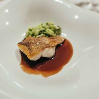 食事はフルコースの料理を３時間くらいかけて食べます