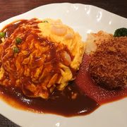 名物オムレツライスとカニクリームコロッケ