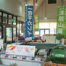 明るくシンプルな店内です